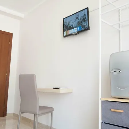 Hycarus Bed & Breakfast 3*